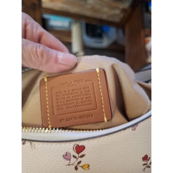 NWT Coach CW392 Zip Top Shoulder Bag Crossbody W/ Heart Print In Chalk - Picture 4 of 15